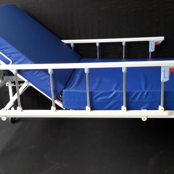 PNEUMONIA BED WITH COTSIDES & MATTRESS